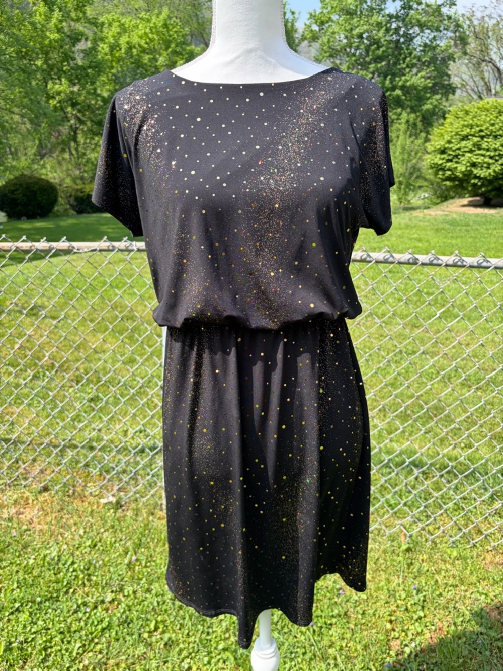 Intriguing Threads Vintage Black Dress With Gold Glitter Size 6